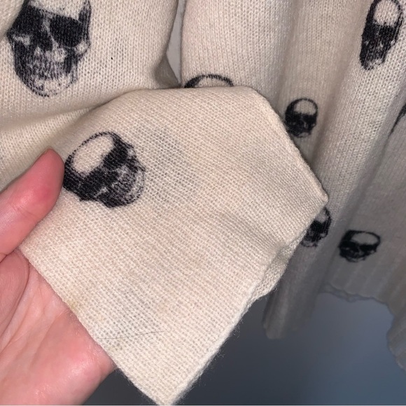360 Cashmere Chalk Jolie V Neck Skull Sweater L - Picture 7 of 9